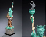 Luis Tapia: escultura como santuario,                                 
Luis Tapia: Sculpture as Sanc