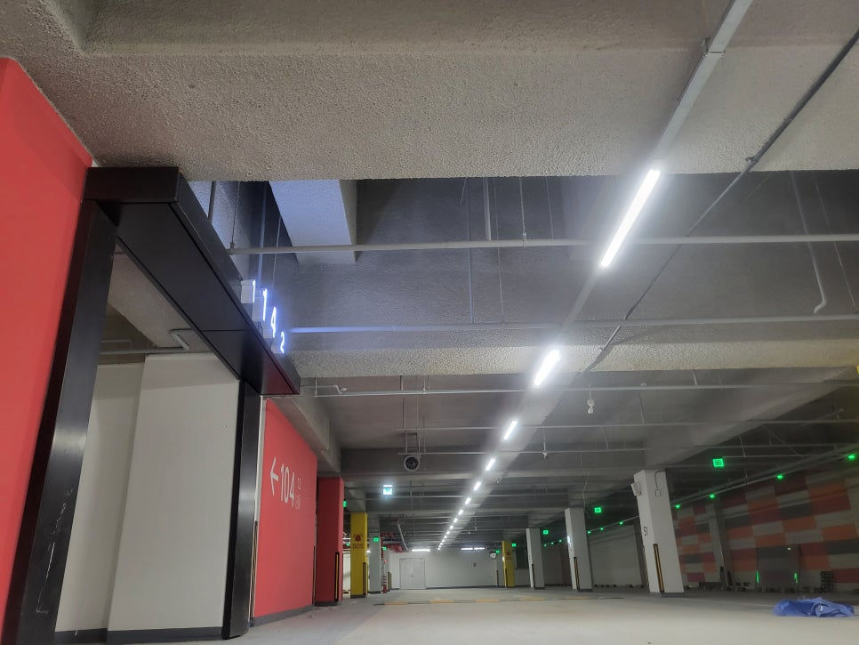 아파트 지하주차장 퍼라이트 뿜칠 완료한 상태