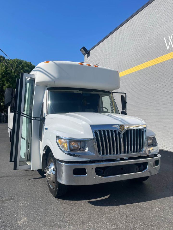 CharlotteLUX White Party Bus 2