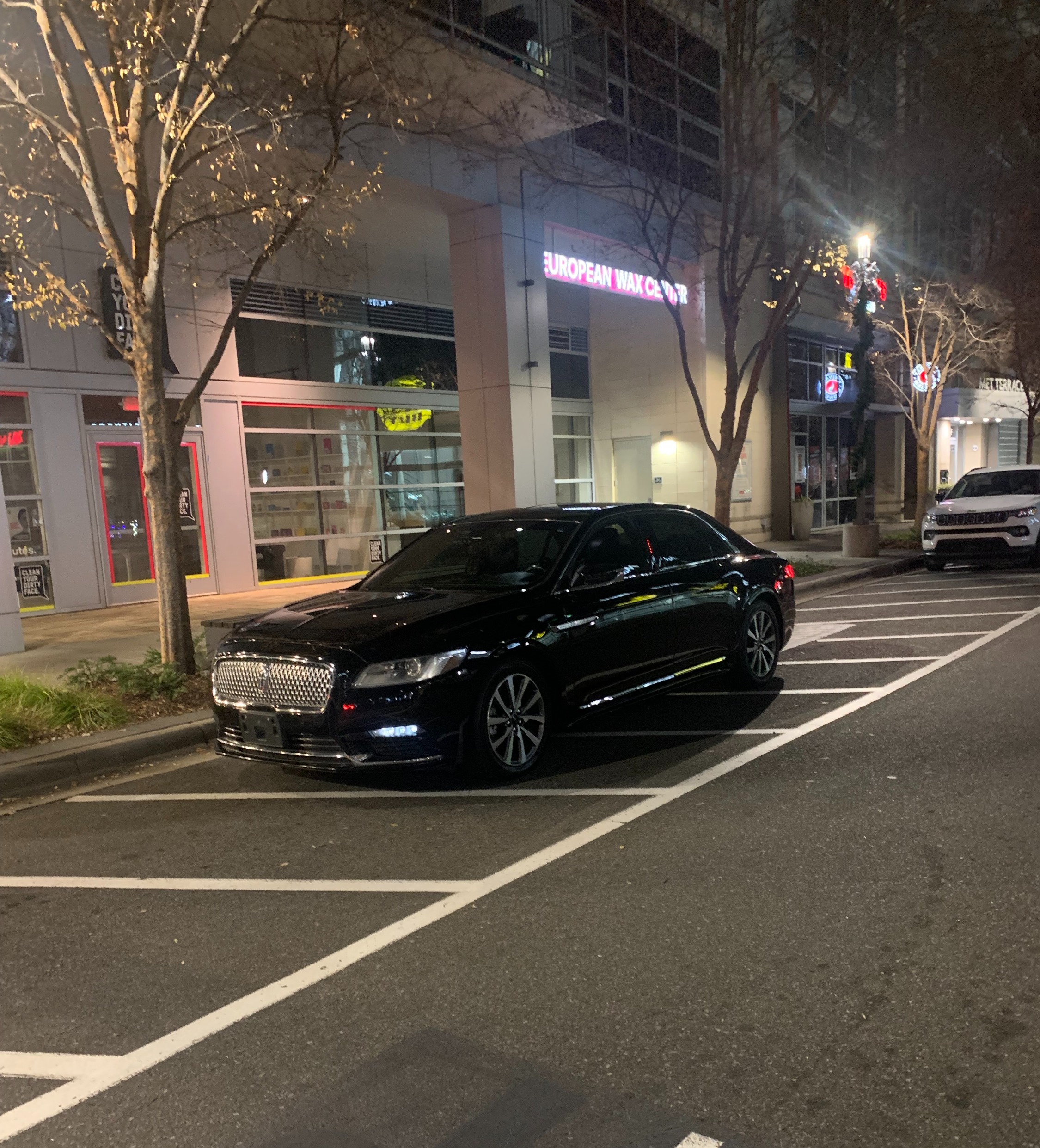 CharlotteLUX Luxury Sedan 3