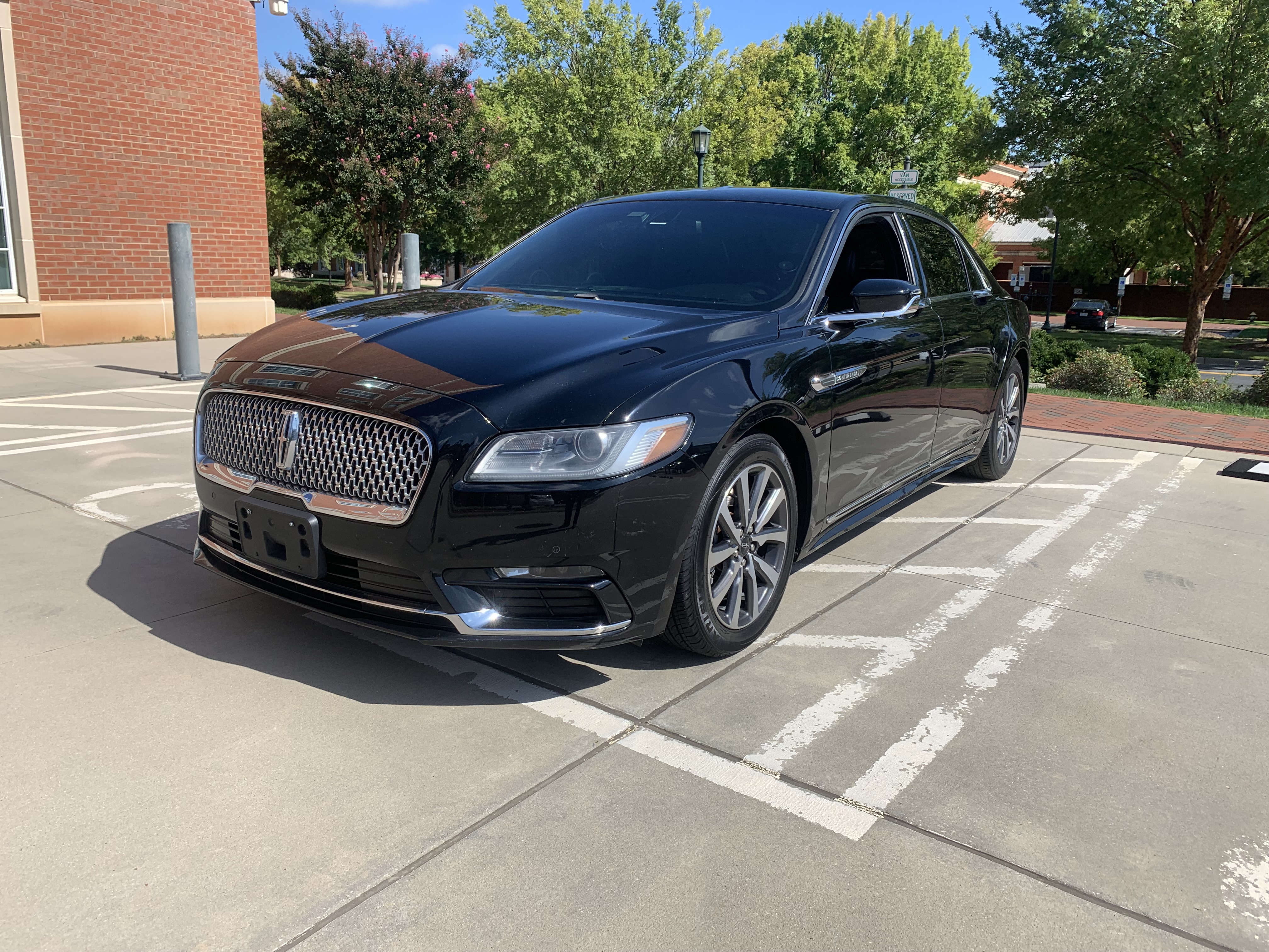 CharlotteLUX Luxury Sedan 2