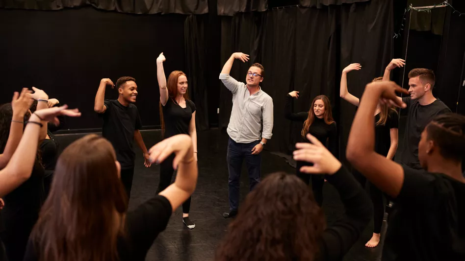 Mach hier bloß kein Theater...! Mit Methoden des modernen Improtheaters den Pädagogikalltag verbessern