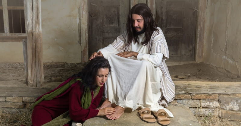 mary-jesus-feet.800w.tn