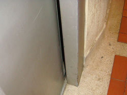 Puerta con mucho espacio