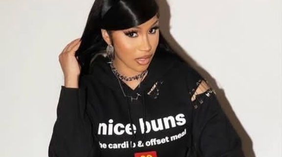 Cardi B apologised after accidentally soaking a fan’s hair during a Houston stop on her Little Miss Drama Tour.