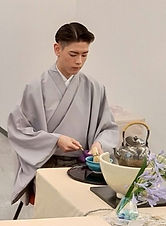茶道をする人.jpg