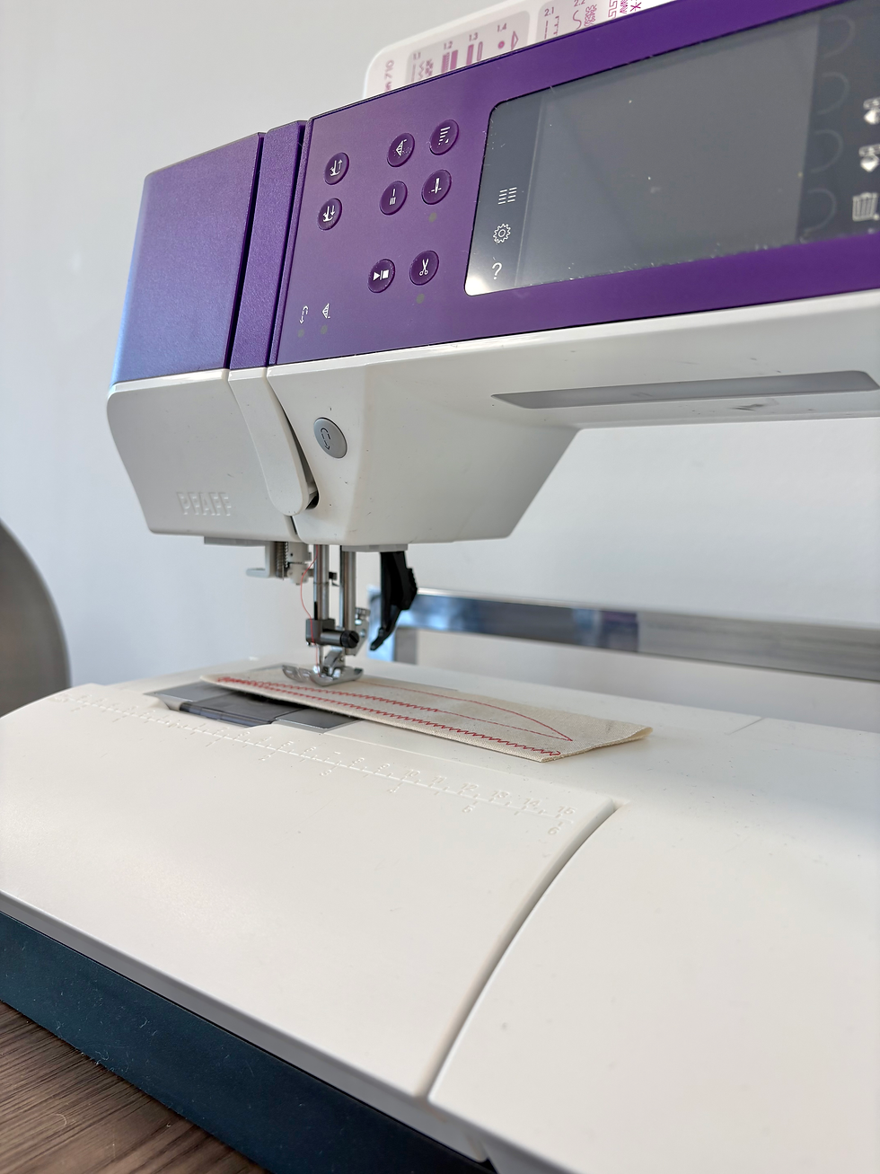 Miniature : Pfaff Expression 710 naaimachine