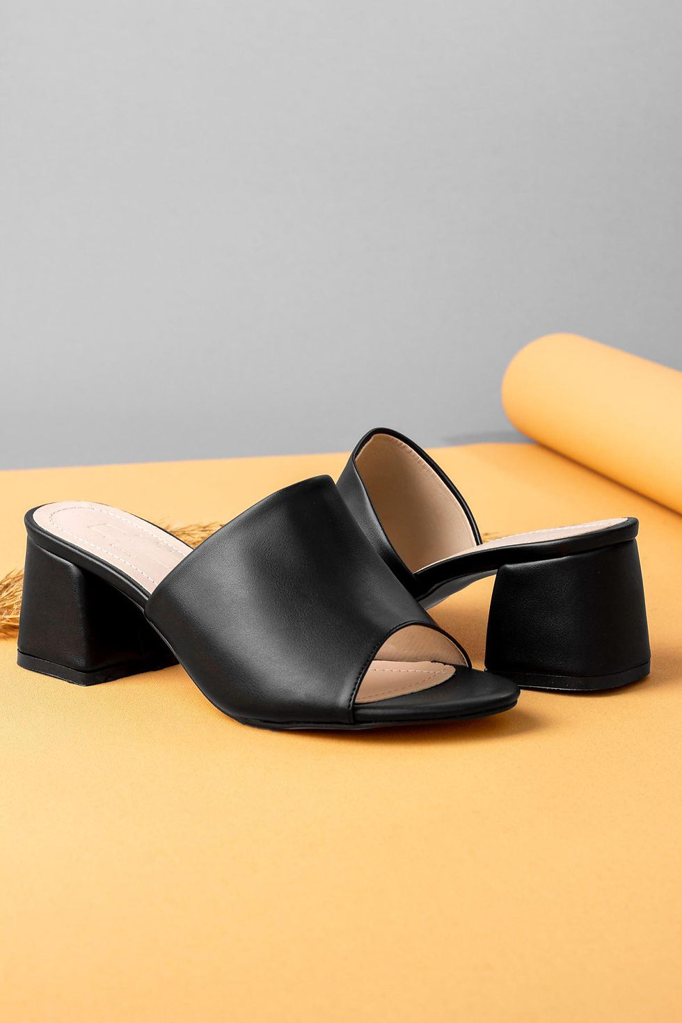 Küçük resim: Kadın Siyah Topuklu Terlik