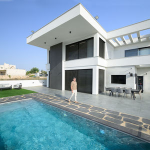 צילום חוץ אדריכלי של וילה מודרנית, אדריכל אסי בן שושן, צילום עינת דקל