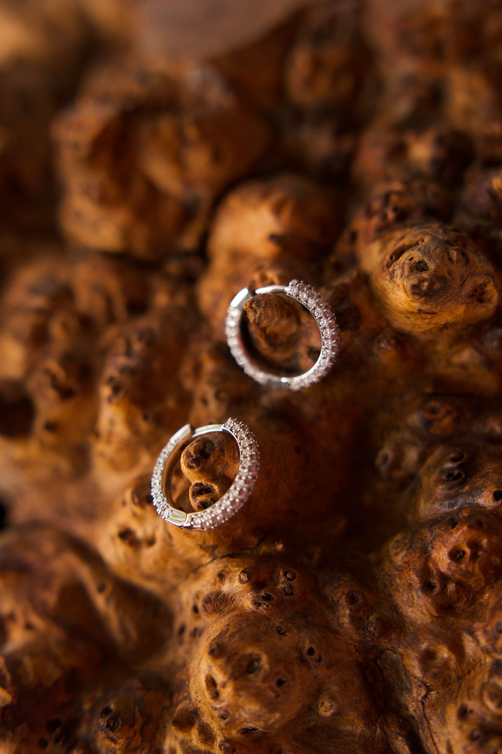 Miniaturbild: Huggies (Creole) Diamond Earrings in White Gold