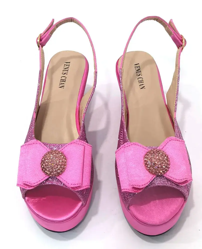 Striped platform wedge sandals with peep toe, PU upper (various color combinations), high wedge heel (5-8cm), buckle strap