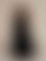 A woman wearing a flowing chiffon evening dress with a V-neckline, featuring delicate appliques, bows, and lace. Cusuti eveni