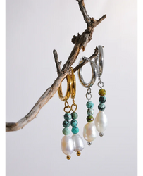 Freshwater pearls on a gold-plated stainless steel frame with a trendy geometric design. Tarnish-resistant and durable. Hoop