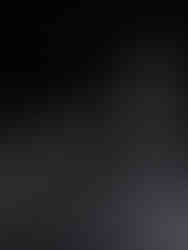 Playful plant hair pins by Cusuti. Trendy hair accessory with a charming plant design.