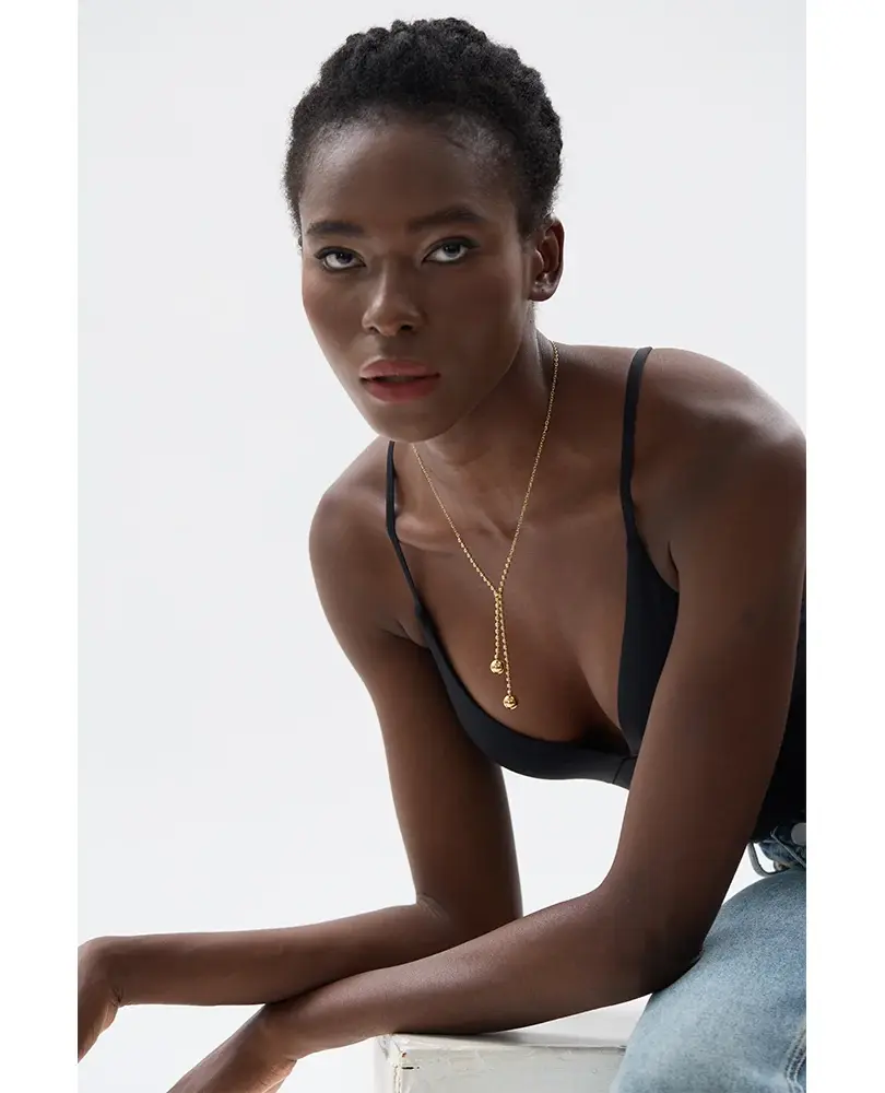 PVD real gold-plated stainless steel in a modern round design. Tarnish-resistant and durable. Multiple variations available