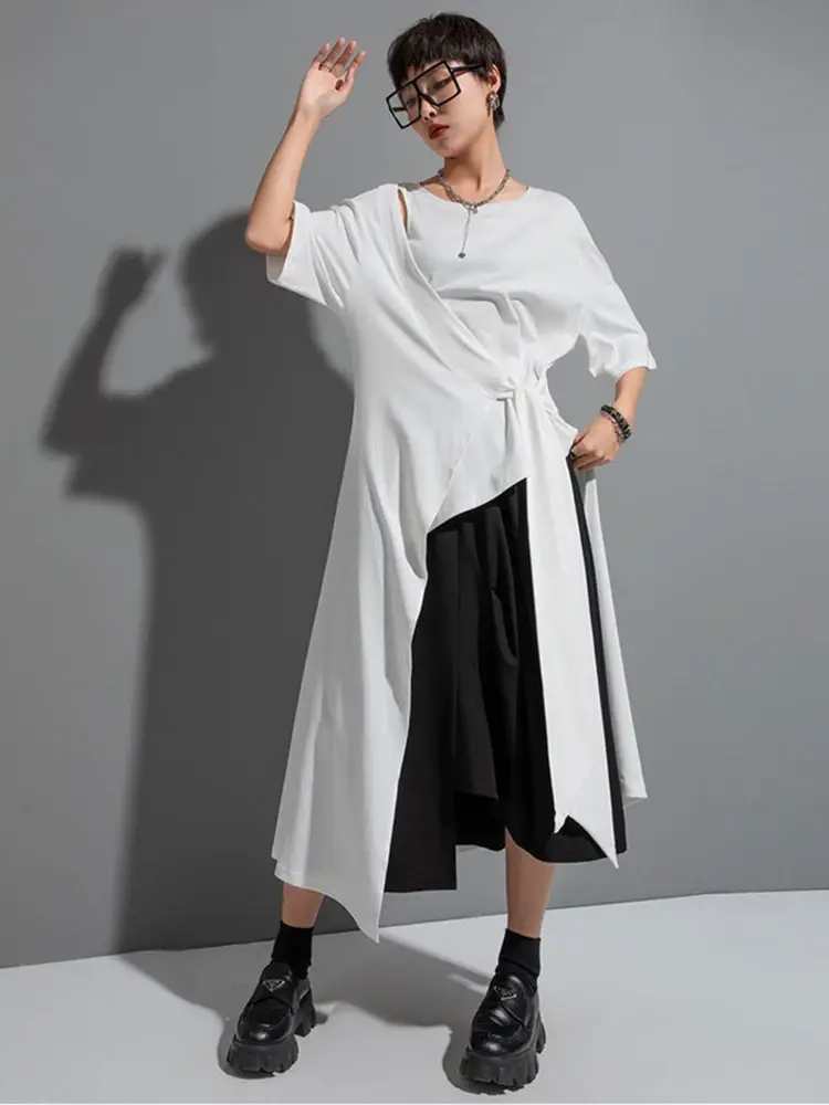 Black and white relaxed fit O-neck tee, women's casual t-shirt . Cusuti.