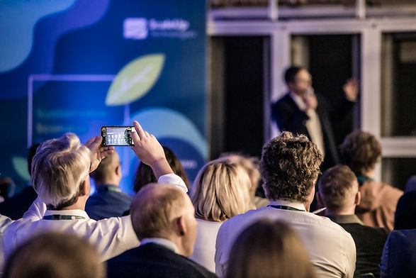 Header_Stefan_Frenzel_Keynote_Data_Centre_Hintergrund_14062022.jpg