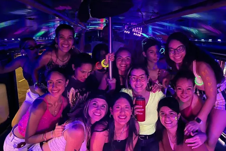 autobus-fiesta-chiva-parrandera.webp