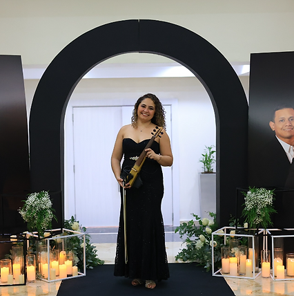 RUTH VIOLINISTA DE SOCIO GROUP