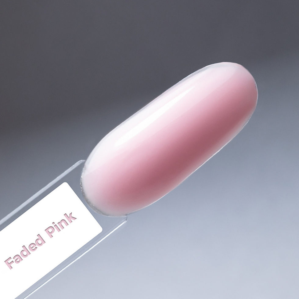 Miniature : Résultat final sur nuancie avec la base Fiber Rubber MollyLac Faded Pink, finition brillante Rose