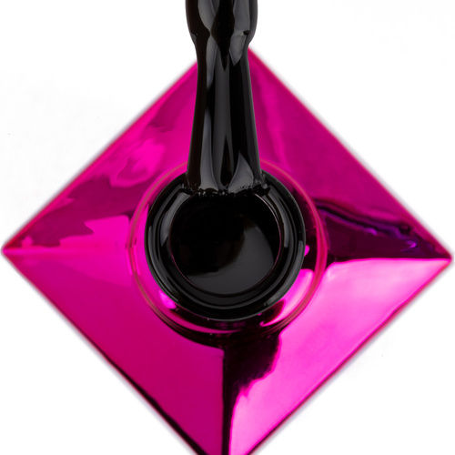 Vernis semi-permanent Molly Nails Ultimate Black sur le pinceau