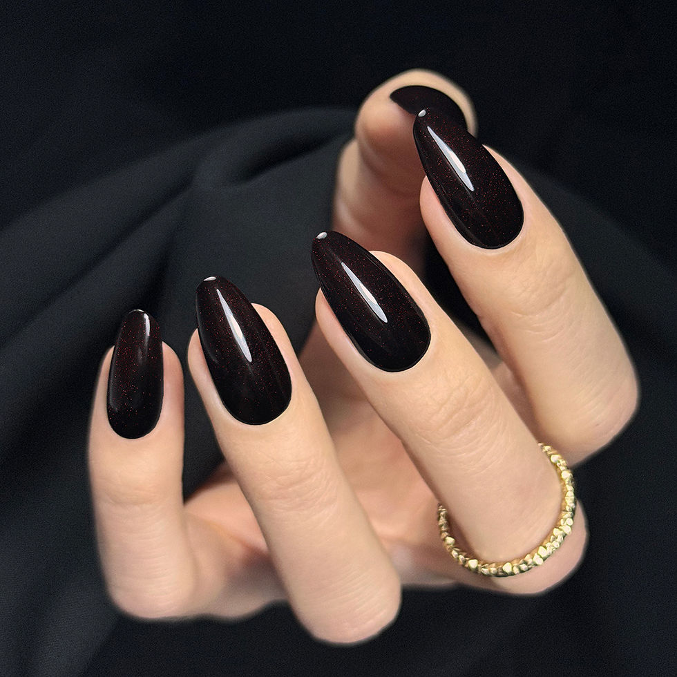 Manucure avec vernis semi-permanent 592 Silent Touch – teinte foncée élégante avec particules rouge bordeaux
