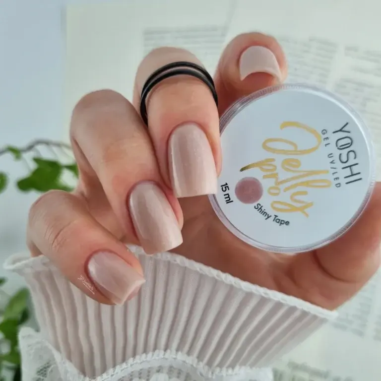 Main avec Jelly PRO Gel UV Shiny Tape – présentation du produit