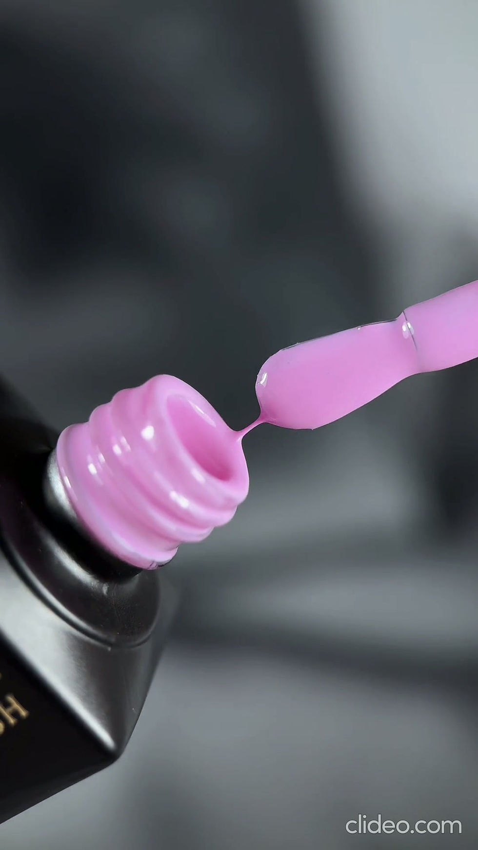 Miniature : Vidéo de présentation de la base semi-permanente 566 Groom Zoom Slowianka Nail Trends