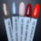 Nuancier du vernis hybride Red Empress n°106 – rouge intense et élégant, couvrance opaque en deux fines couches, finition cla