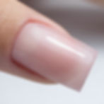 Résultat de la base rubber 2-en-1 utilisée comme base et couleur pour manucure semi-permanente