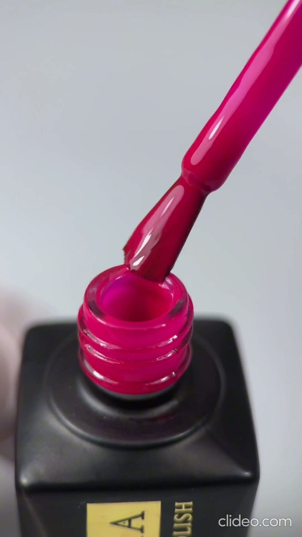 Présentation de vernis semi-permanent Fuchsia Fun