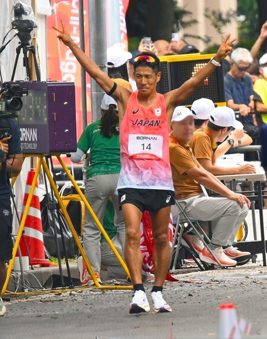 男子マラソン競歩で金メダルを獲得した勝木1陸尉(9月27日、名古屋市)=いずれも自衛隊体育学校提供