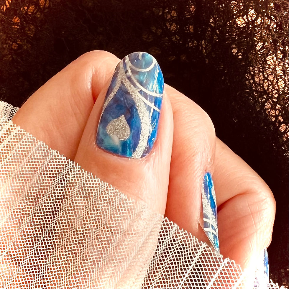 Miniaturbild: Heart of Blue Glass