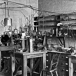 Sir_Ernest_Rutherfords_laboratory,_early
