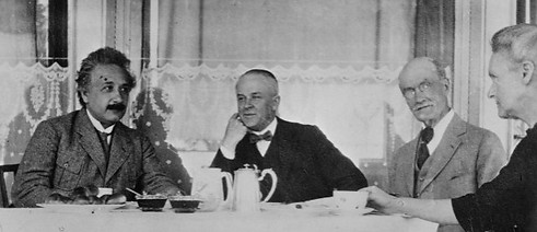 Marie Curie, Albert Einstein, Robert Millikan et Gilbert Murray à la Commission Internatio