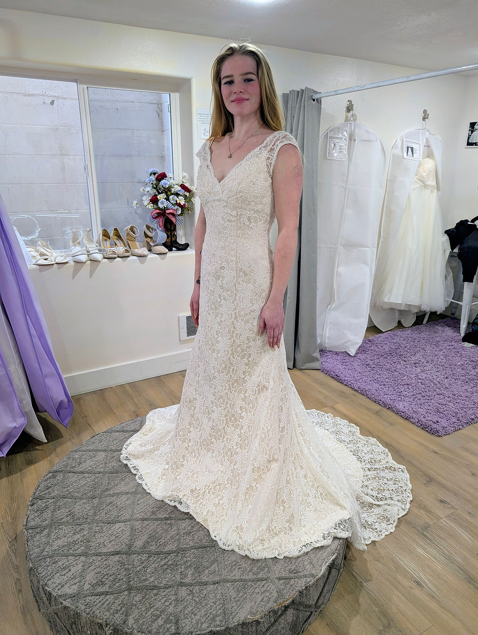 David's Bridal T9612 Lace Fit and Flare Wedding Dress Size 2