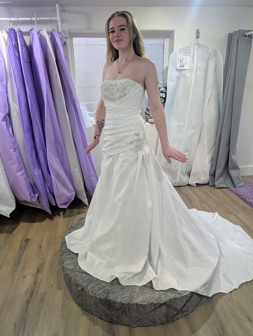 David's Bridal V9458 white wedding dress Size 2