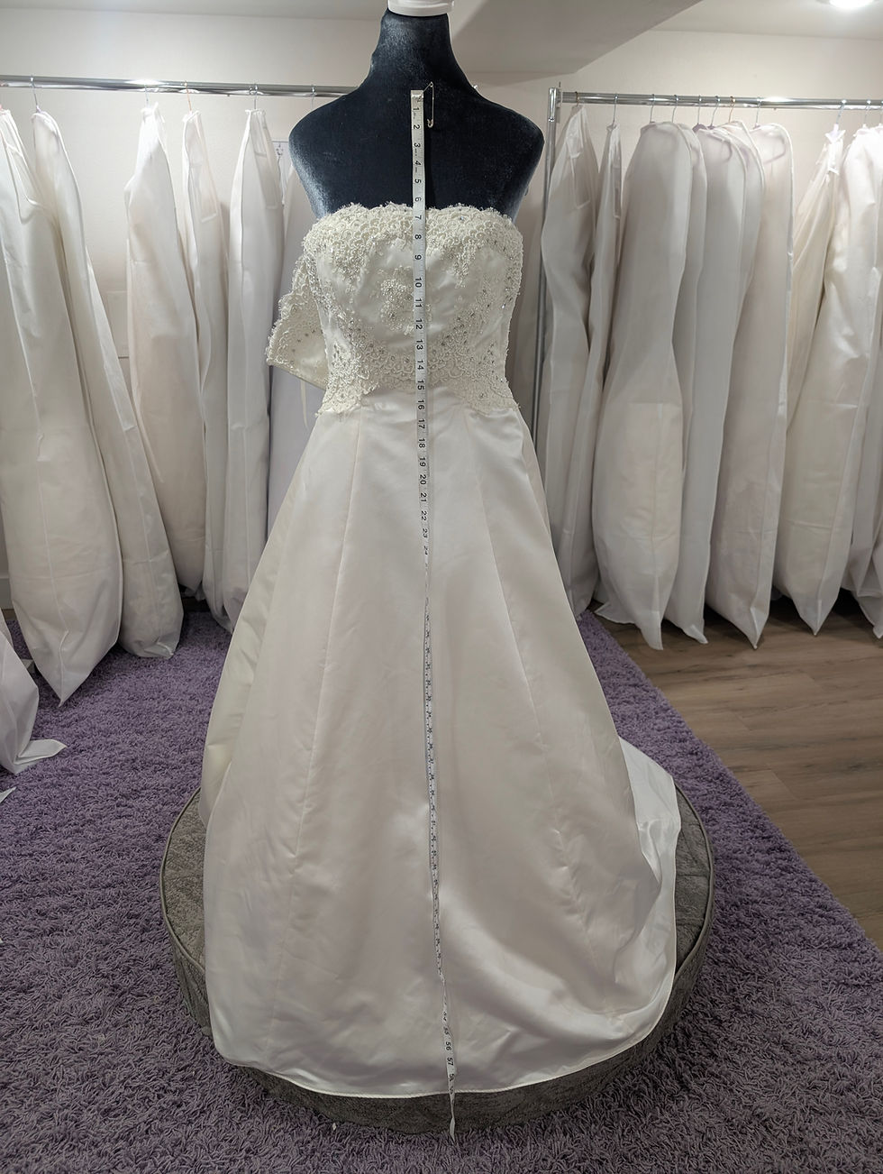 Thumbnail: Vintage Satin and lace A-line wedding dress
