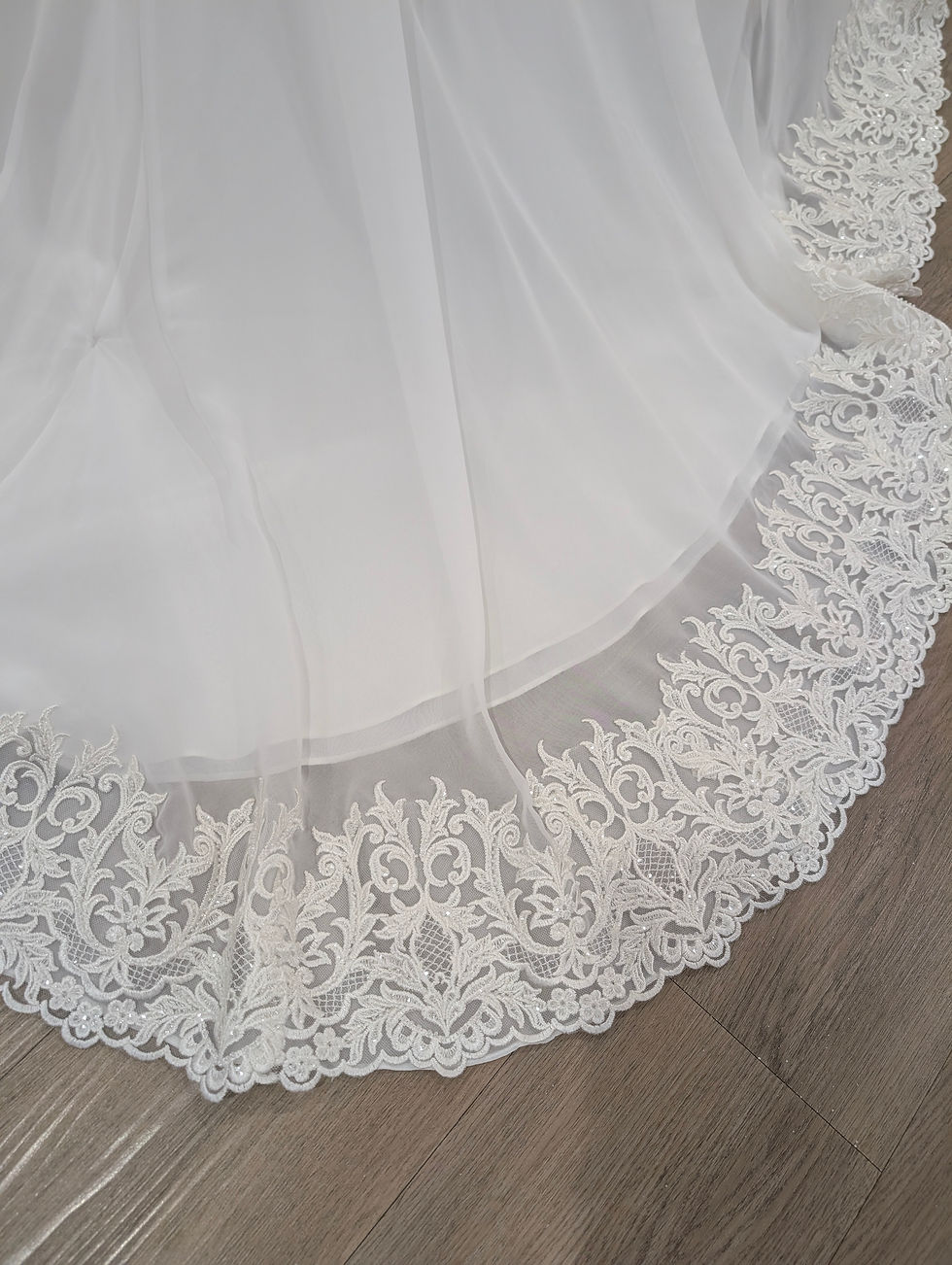 Thumbnail: Mon Cheri Enchanting 119126W A-line wedding dress size 20W in White.
