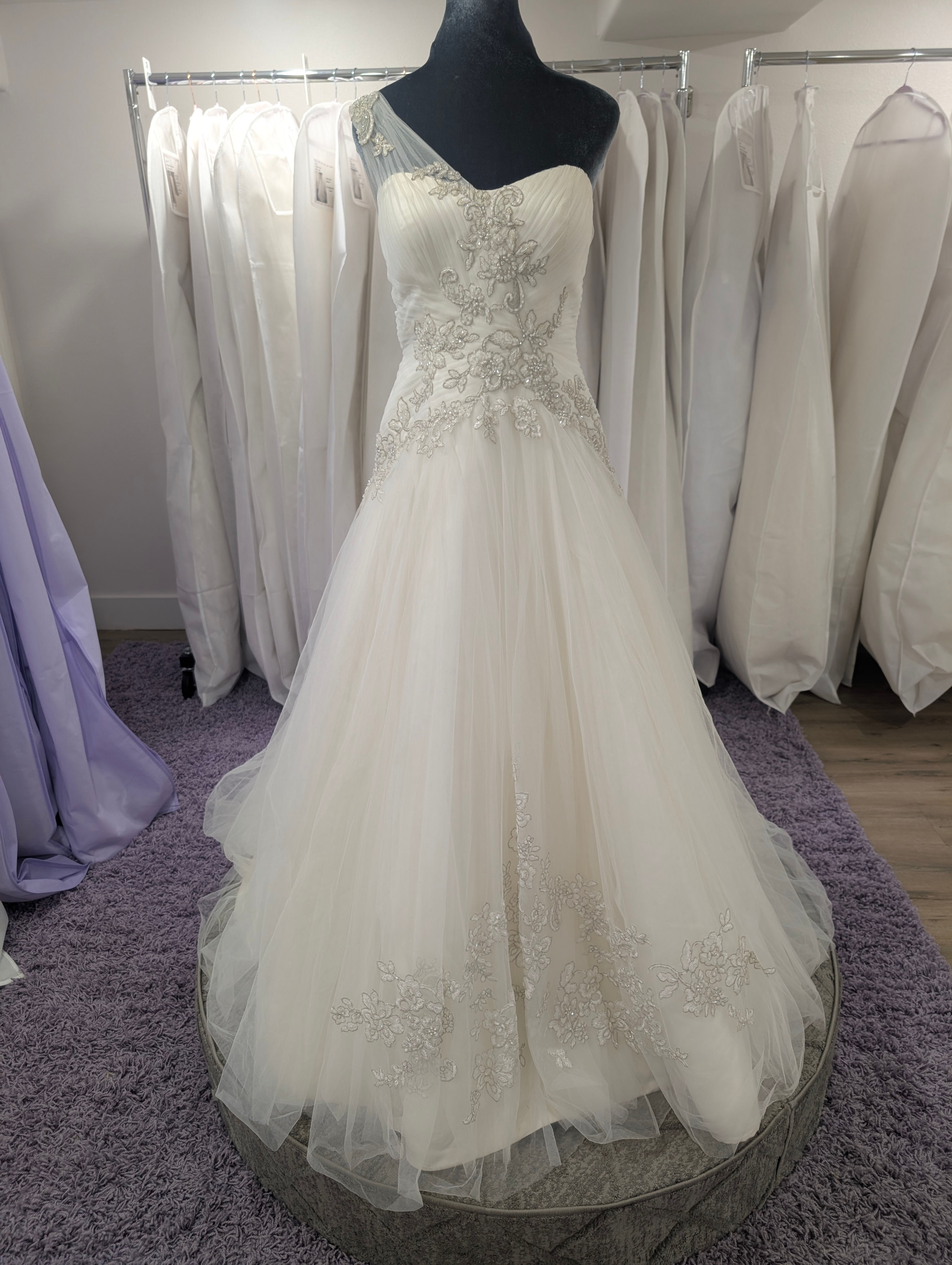 Oleg Cassini CKP421 Ballgown size 8 in Ivory featuring beading, sequins and a beautiful floral design.
