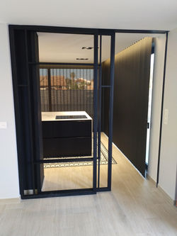 Puerta metalica corredera de Cocina