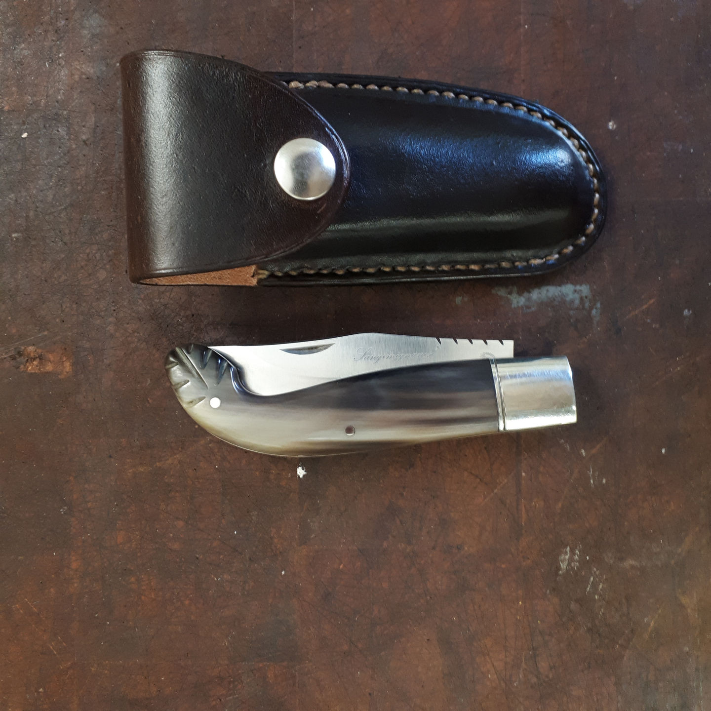 Klappmesser mit Lederscheide: robust und handlich