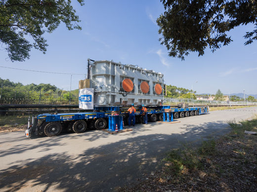 Arrivato il trasformatore da 160 tonnellate per il nuovo campo di accumulatori nell’area Enel