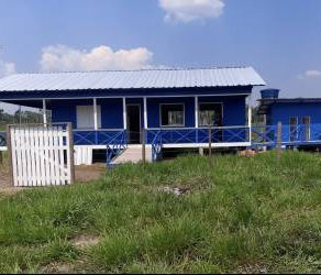 Gestão do prefeito Tamir Sá constrói escola com estrutura de qualidade na comunidade Extrema, zona rural de Santa Rosa do Purus