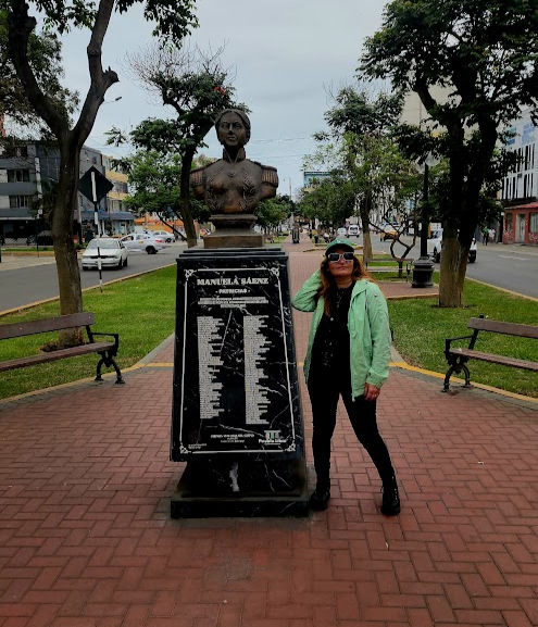 MANUELA SÁENZ: Más allá de la Libertadora del Libertador