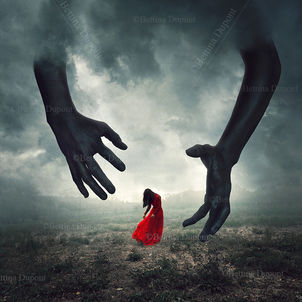 photographie surréaliste avec une femme en robe rouge et des mains noires qui transpercent le ciel. Ambiance fantasy horreur idéal pour cover book