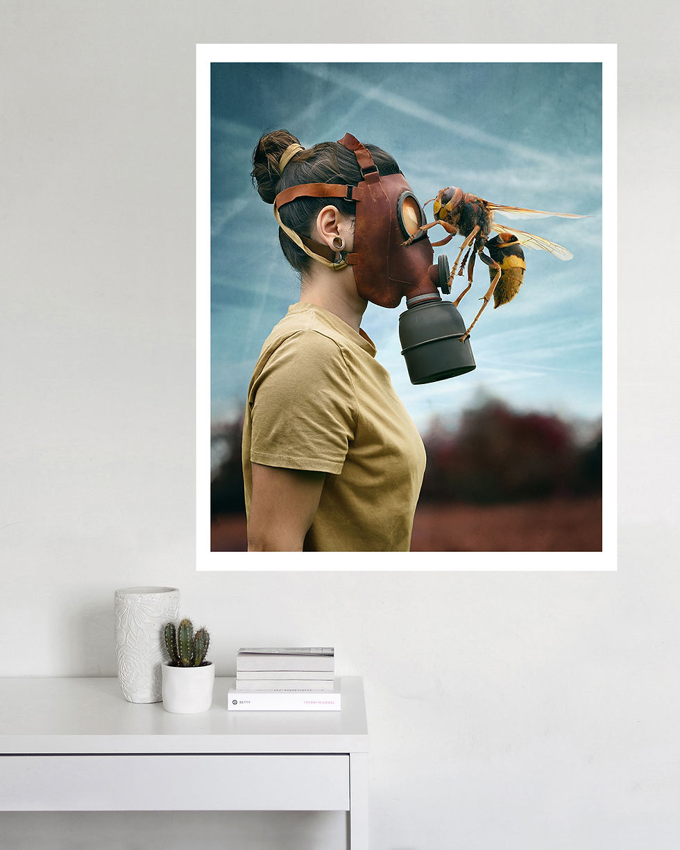 Thumbnail: photographie d'art limitée 80x100cm d'un portrait de femme en situation sur un mur blanc et papier canson 310g