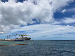 那覇港のガンマン