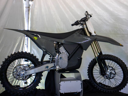 Stark Varg chega ao Brasil pela American Dream: Roots MX testa a moto que pode mudar o motocross