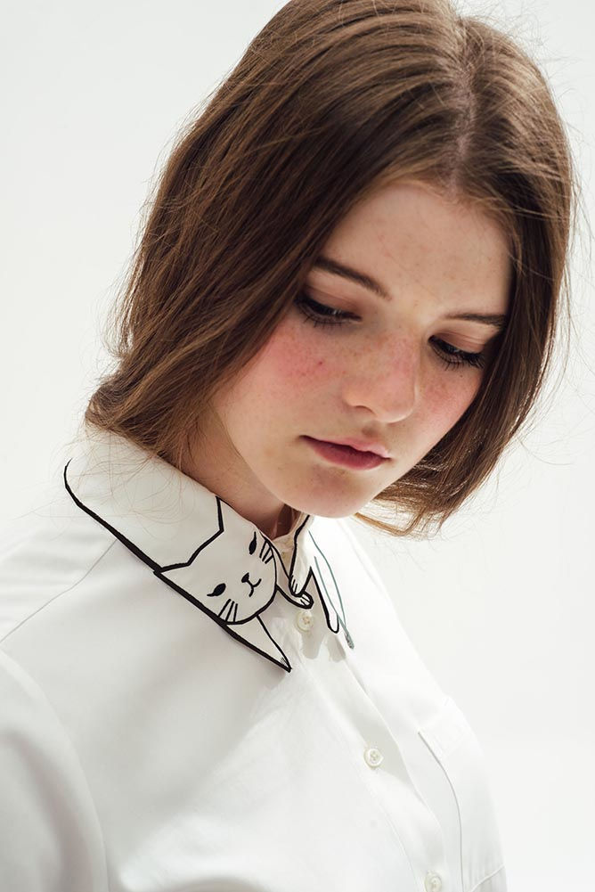 Thumbnail: Cat Embroidered Collar Shirt - White